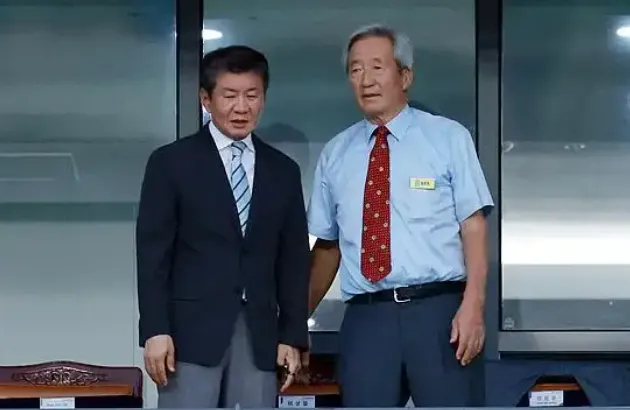 洪明甫辞职难息众怒,韩国总统怒斥足协派系腐败 洪明甫辞职难息众怒,韩国总统怒斥足协派系腐败
