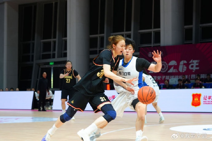 四川女篮四连胜领跑 徐紫奇连续20+率上海过关