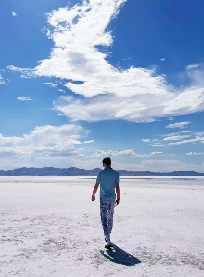在路上！郭昊文晒个人照：天聋地哑 孤独怎么会是惩罚